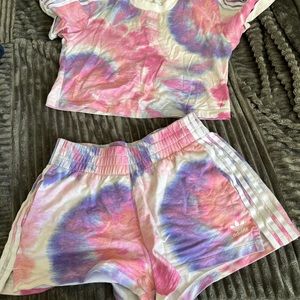 Adidas tye dye outfit crop top & high waisted or wear on hips